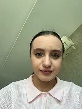 MiaTee online show from 04/15/26, 01:56