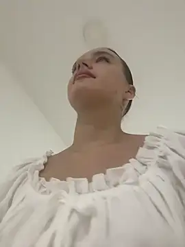 MiaTee online show from 04/19/26, 03:06