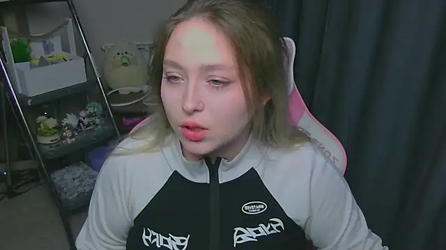 Emiliaaah online show from 02/03/26, 01:49