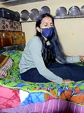 Snapshot of bharticouple chatting on 02/01/26, 04:05 bharticouple online show from 02/01/26, 04:05