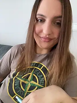 Snapshot of AliceDesmee chatting on 02/14/26, 11:40 AliceDesmee online show from 02/14/26, 11:40