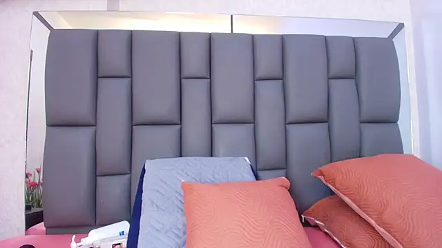 melany roberts  online show from 04/17/26, 03:09