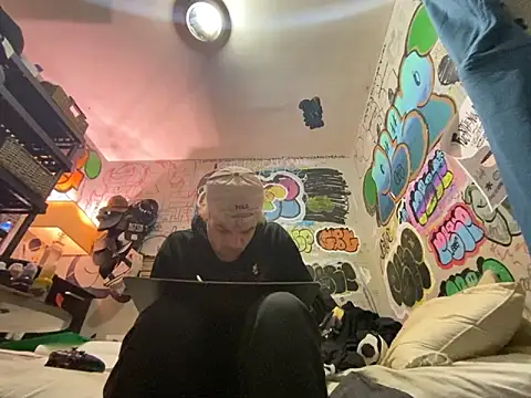 gothboiplzty online show from 04/22/26, 06:16