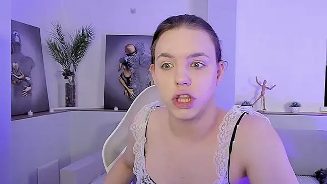 Snapshot of Madison_dolly chatting on 02/10/26, 02:04 Madison dolly online show from 02/10/26, 02:04