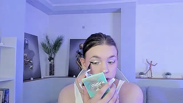 Snapshot of Madison_dolly chatting on 02/13/26, 02:07 Madison dolly online show from 02/13/26, 02:07