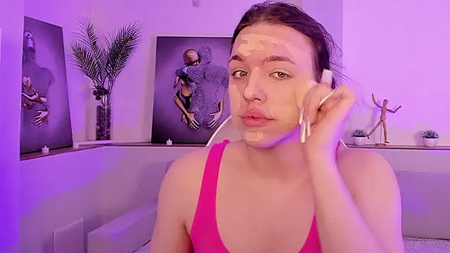 Snapshot of Madison_dolly chatting on 02/14/26, 02:08 Madison dolly online show from 02/14/26, 02:08