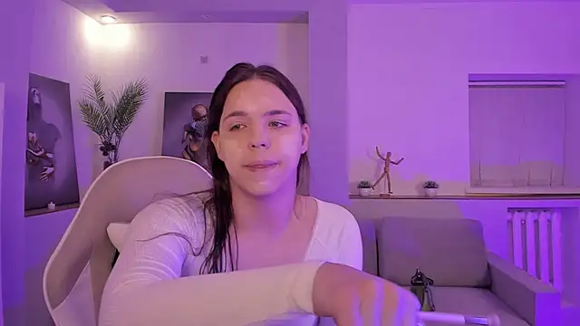 Snapshot of Madison_dolly chatting on 02/15/26, 02:08 Madison dolly online show from 02/15/26, 02:08