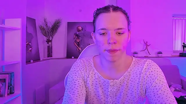 Snapshot of Madison_dolly chatting on 02/25/26, 02:10 Madison dolly online show from 02/25/26, 02:10