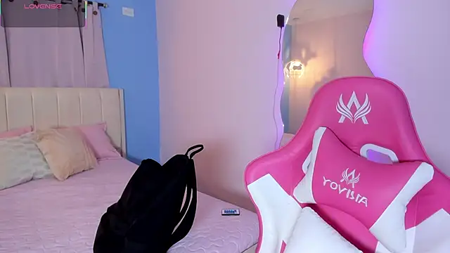 Snapshot of LOU_22_ chatting on 02/19/26, 12:45 LOU 22 online show from 02/19/26, 12:45