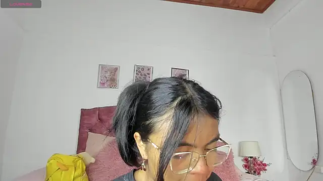 luna velveth online show from 04/21/26, 10:43