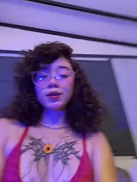 Snapshot of luci_butterfly chatting on 02/11/26, 08:03 luci butterfly online show from 02/11/26, 08:03