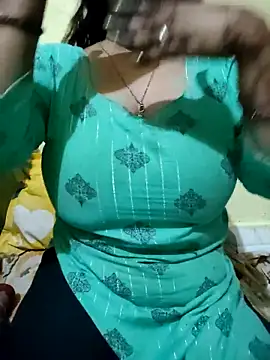 Snapshot of PARI51 chatting on 02/11/26, 07:41 PARI51 online show from 02/11/26, 07:41