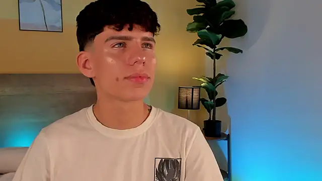 Snapshot of Angel_eros_ chatting on 02/12/26, 04:51 Angel eros online show from 02/12/26, 04:51