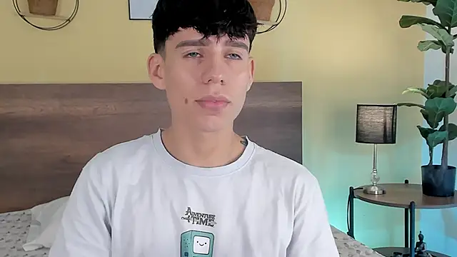 Snapshot of Angel_eros_ chatting on 02/17/26, 04:53 Angel eros online show from 02/17/26, 04:53