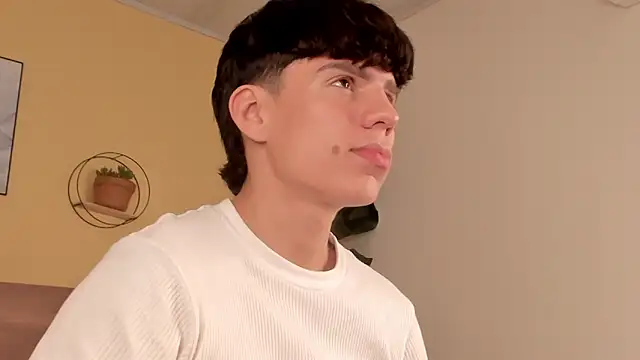 Snapshot of Angel_eros_ chatting on 02/22/26, 12:36 Angel eros online show from 02/22/26, 12:36