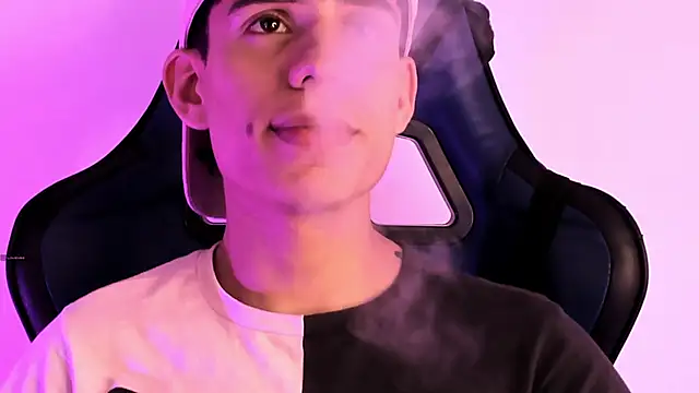 Snapshot of Angel_eros_ chatting on 03/01/26, 05:42 Angel eros online show from 03/01/26, 05:42