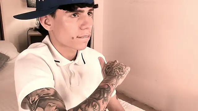 Snapshot of Angel_eros_ chatting on 03/02/26, 05:19 Angel eros online show from 03/02/26, 05:19