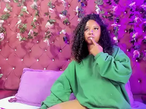 Snapshot of Lunaa_Brunettee chatting on 02/05/26, 03:11 Lunaa Brunettee online show from 02/05/26, 03:11