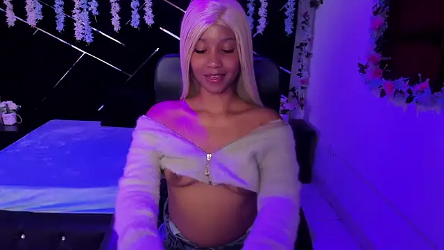 Snapshot of Lunaa_Brunettee chatting on 02/19/26, 03:24 Lunaa Brunettee online show from 02/19/26, 03:24