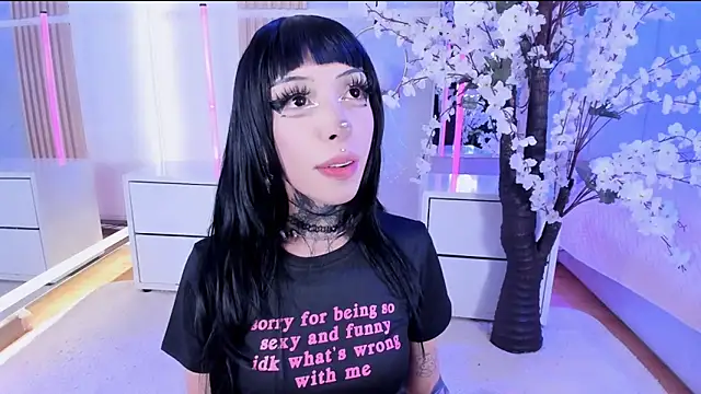 SalemBlackrose online show from 04/19/26, 05:18