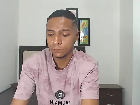 Snapshot of hotboyluxe chatting on 02/15/26, 11:30 hotboyluxe online show from 02/15/26, 11:30