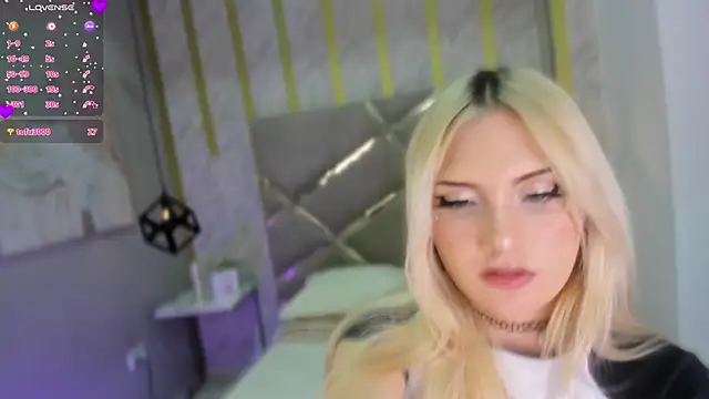 Mariluu  online show from 04/15/26, 02:57