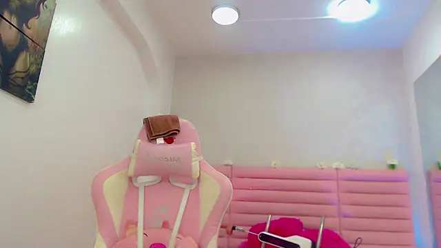 Snapshot of estefany_squirt1 chatting on 02/14/26, 04:09 estefany squirt1 online show from 02/14/26, 04:09