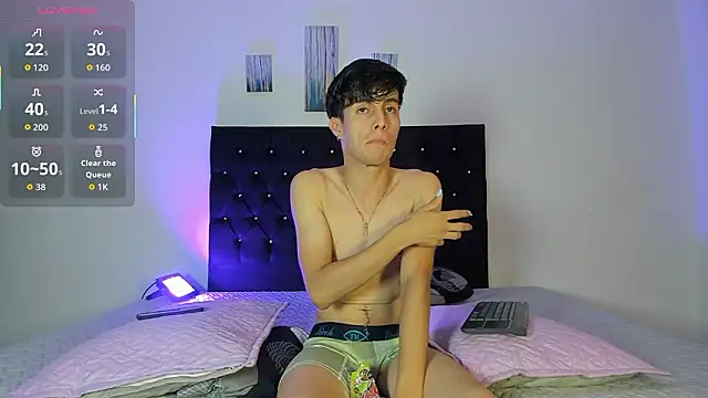 Snapshot of axxxel_twink chatting on 02/27/26, 03:17 axxxel twink online show from 02/27/26, 03:17