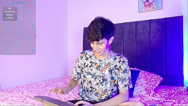 Snapshot of axxxel_twink chatting on 05/31/26, 02:42 axxxel twink online show from 05/31/26, 02:42