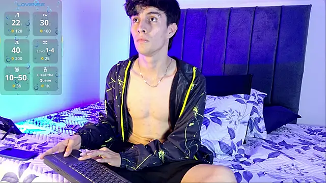 Snapshot of axxxel_twink chatting on 06/08/26, 03:07 axxxel twink online show from 06/08/26, 03:07