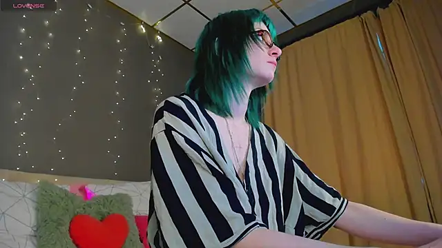 Scarle Whisper online show from 04/17/26, 09:45