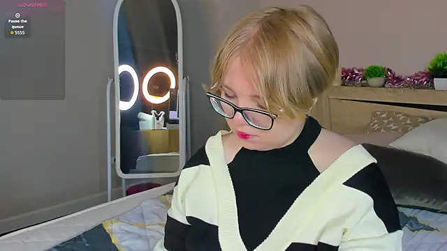 Lauraaa Smith online show from 03/02/26, 07:26