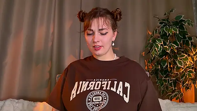 Snapshot of licklissy chatting on 06/15/26, 01:02 licklissy online show from 06/15/26, 01:02