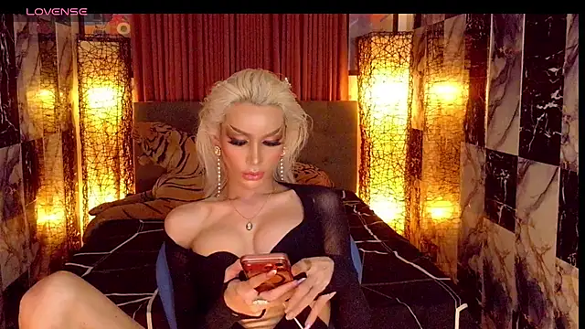 Snapshot of SeductiveSamanthaTS chatting on 06/14/26, 03:41 SeductiveSamanthaTS online show from 06/14/26, 03:41