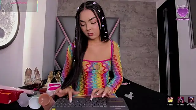 Emily-Queen03 online show from 04/23/26, 03:08