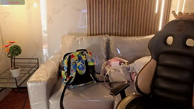 Snapshot of Lynn_turner chatting on 02/09/26, 01:15 Lynn turner online show from 02/09/26, 01:15