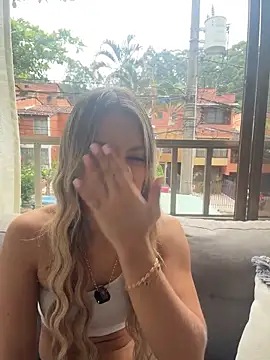 Mia Rosee1 online show from 04/05/26, 07:22