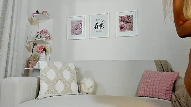 Mia Rosee1 online show from 04/14/26, 12:05