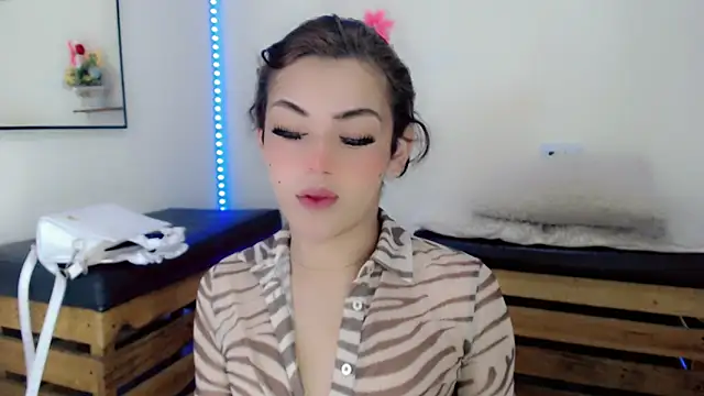 NathalialLooes online show from 05/13/26, 05:05
