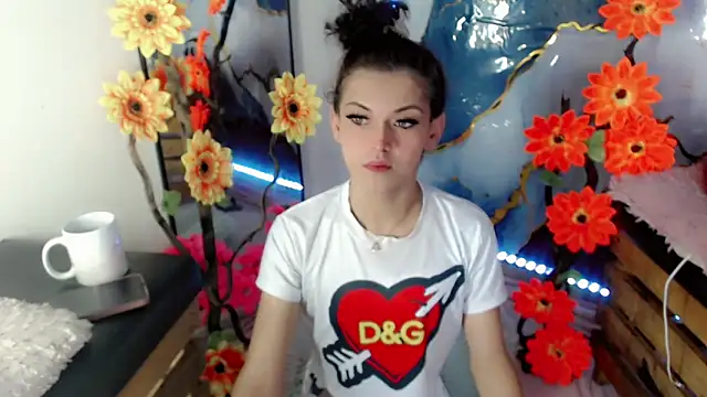NathalialLooes online show from 06/10/26, 05:07