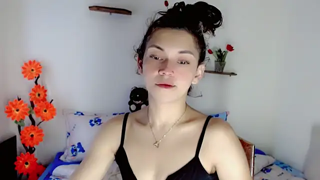 NathalialLooes online show from 06/22/26, 06:05