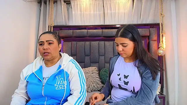 Karina Mendoza online show from 04/21/26, 12:00