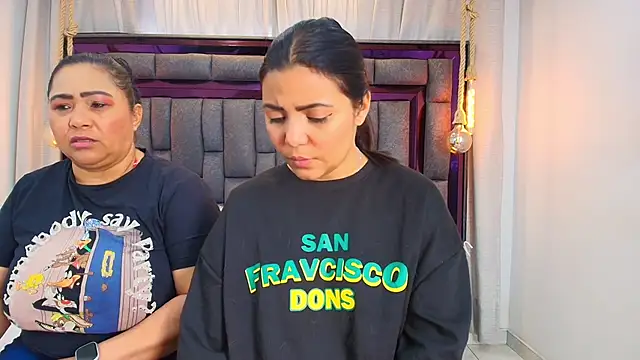 Karina Mendoza online show from 04/22/26, 12:07