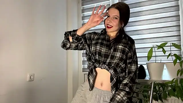 Snapshot of Sarahsolara chatting on 02/18/26, 02:02 Sarahsolara online show from 02/18/26, 02:02