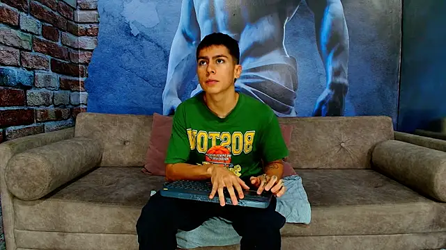 Snapshot of Aron_pulse chatting on 02/13/26, 01:40 Aron pulse online show from 02/13/26, 01:40