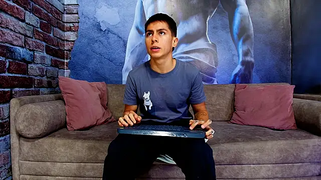 Snapshot of Aron_pulse chatting on 02/23/26, 01:19 Aron pulse online show from 02/23/26, 01:19