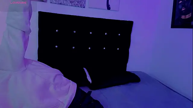 Zoe-yanin online show from 03/18/26, 06:44