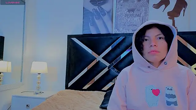 Zoe-yanin online show from 04/14/26, 06:58