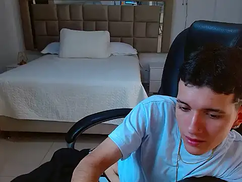 Snapshot of eroboyxox chatting on 02/17/26, 08:48 eroboyxox online show from 02/17/26, 08:48