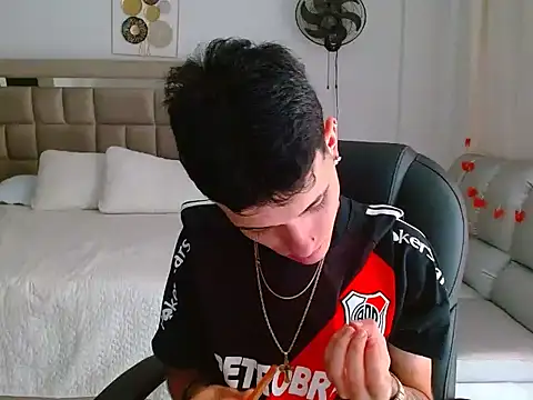 Snapshot of eroboyxox chatting on 02/18/26, 08:16 eroboyxox online show from 02/18/26, 08:16